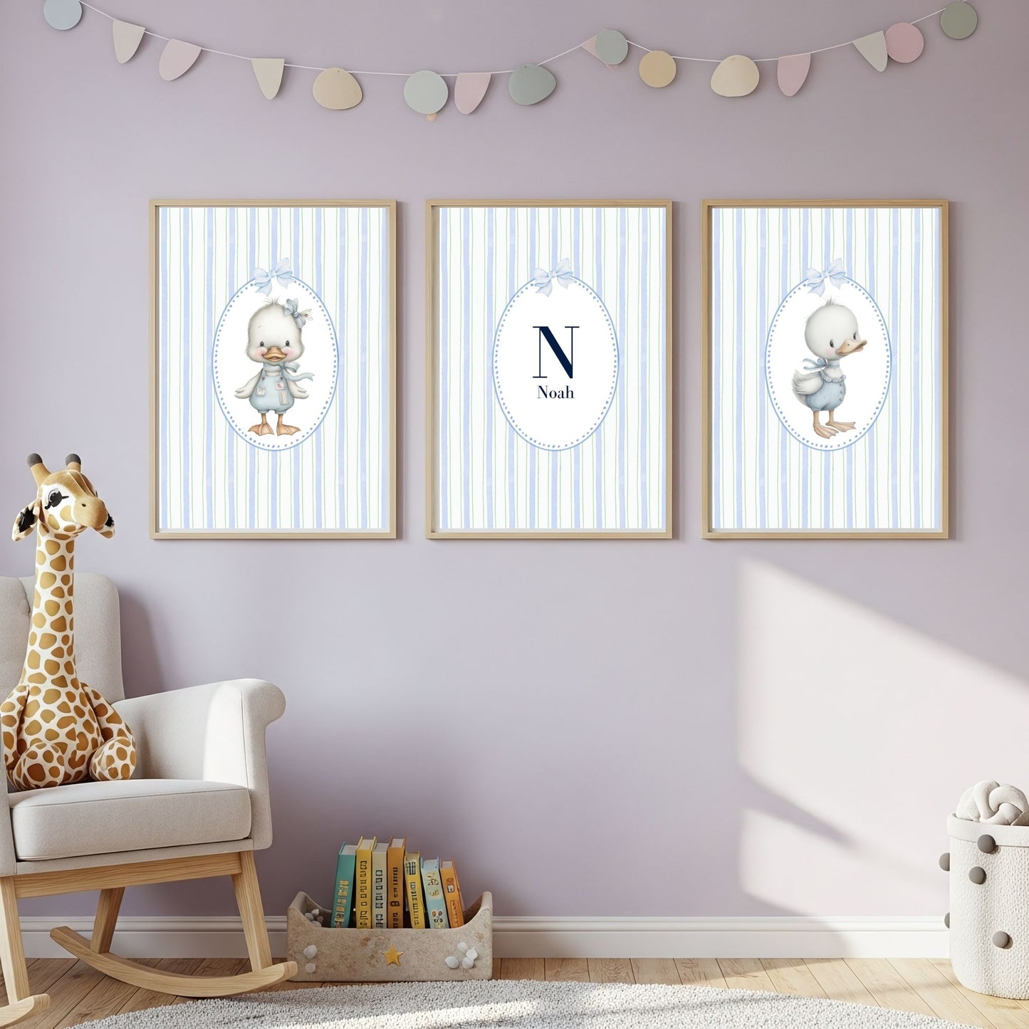 Set 3 tablouri personalizate cu rațuște — decor pastel pentru camera copilului, printate pe pânză Canva premium