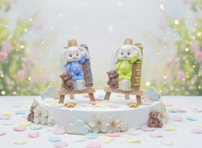 Iepuraș ceramic cu ursuleț, varianta verde, magnet 
handmade pictat manual