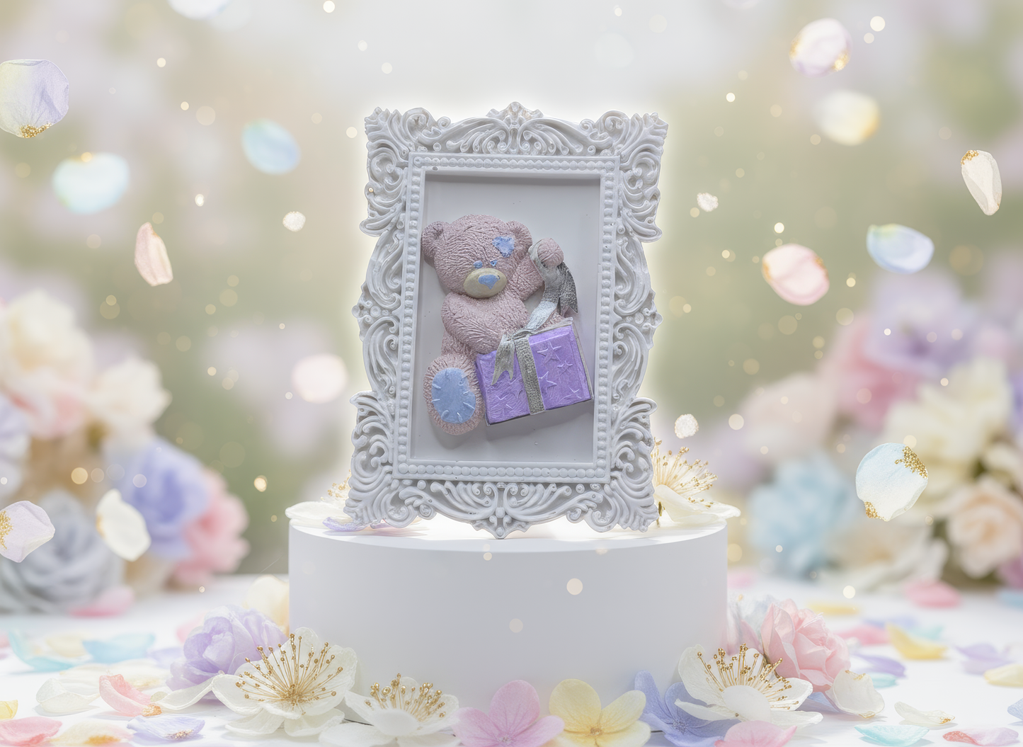 Mărturie ceramică ramă ursuleț cadou, prezentare decor 
pastel cu jucării și flori