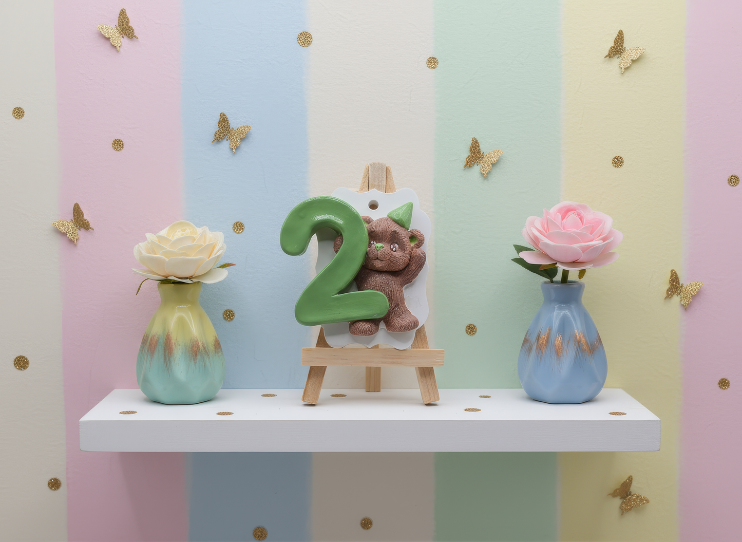 Ursuleț cu cifra 2 verde, magnet ceramic pentru botez sau 
aniversare