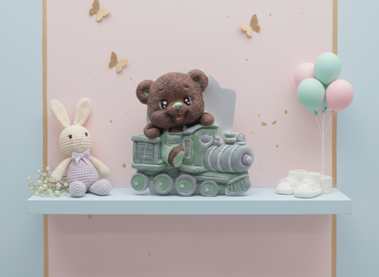 Cadou handmade din ceramică, ursuleț cu tren, detalii 
pictate manual