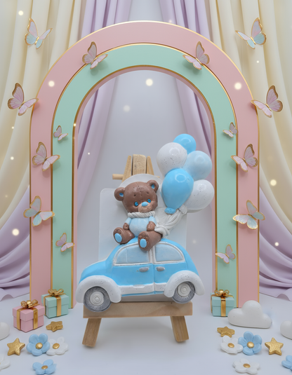 Ursuleț cu baloane în mașinuță colorată - magnet ceramic handmade, ambalaj cadou inclusă