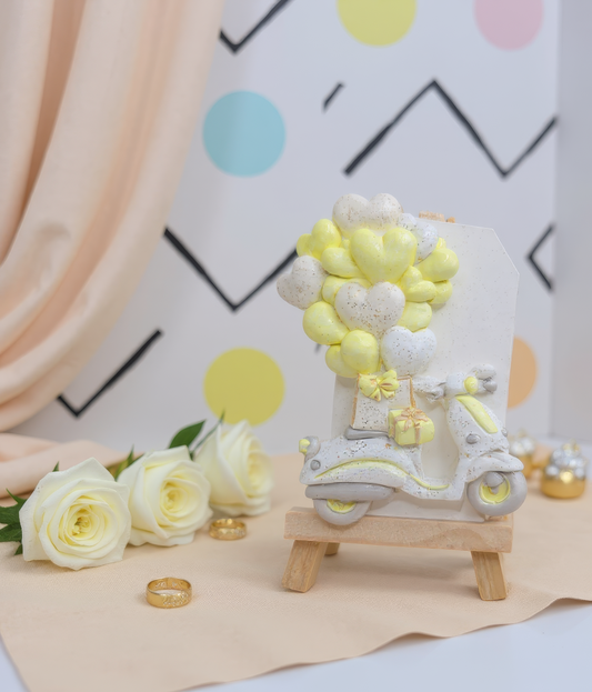 Mărturie nuntă romantică - magnet scooter cu baloane inimă handmade