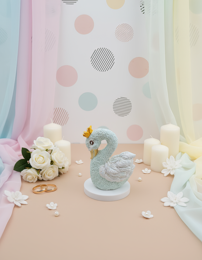 Mărturie nuntă — Figurină decorativă lebădă  cu coroană aurie, handmade