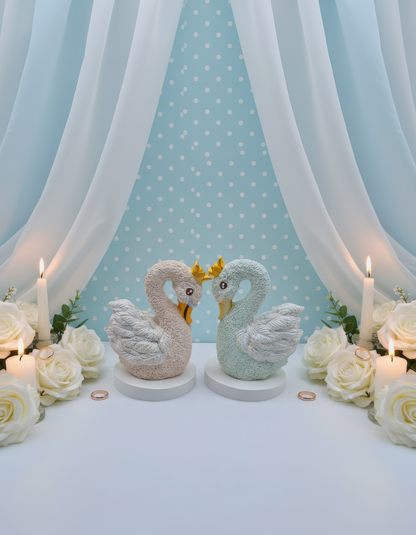 Mărturie nuntă — Figurină decorativă lebădă  cu coroană aurie, handmade