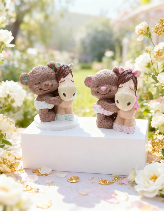 Figurină ursuleț și căluț în îmbrățișare - ceramică handmade, cutiuță cadou inclusă