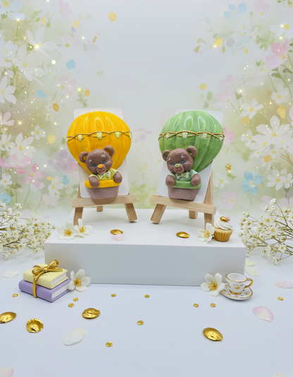 Magnet ceramic ursuleț în balon verde - mărturie handmade, ambalaj inclusă