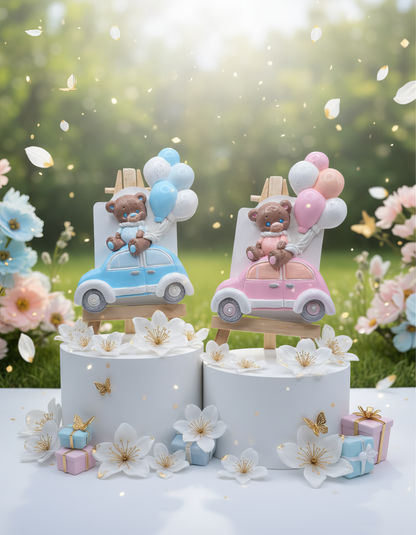 Ursuleț cu baloane în mașinuță colorată - magnet ceramic handmade, ambalaj cadou inclusă