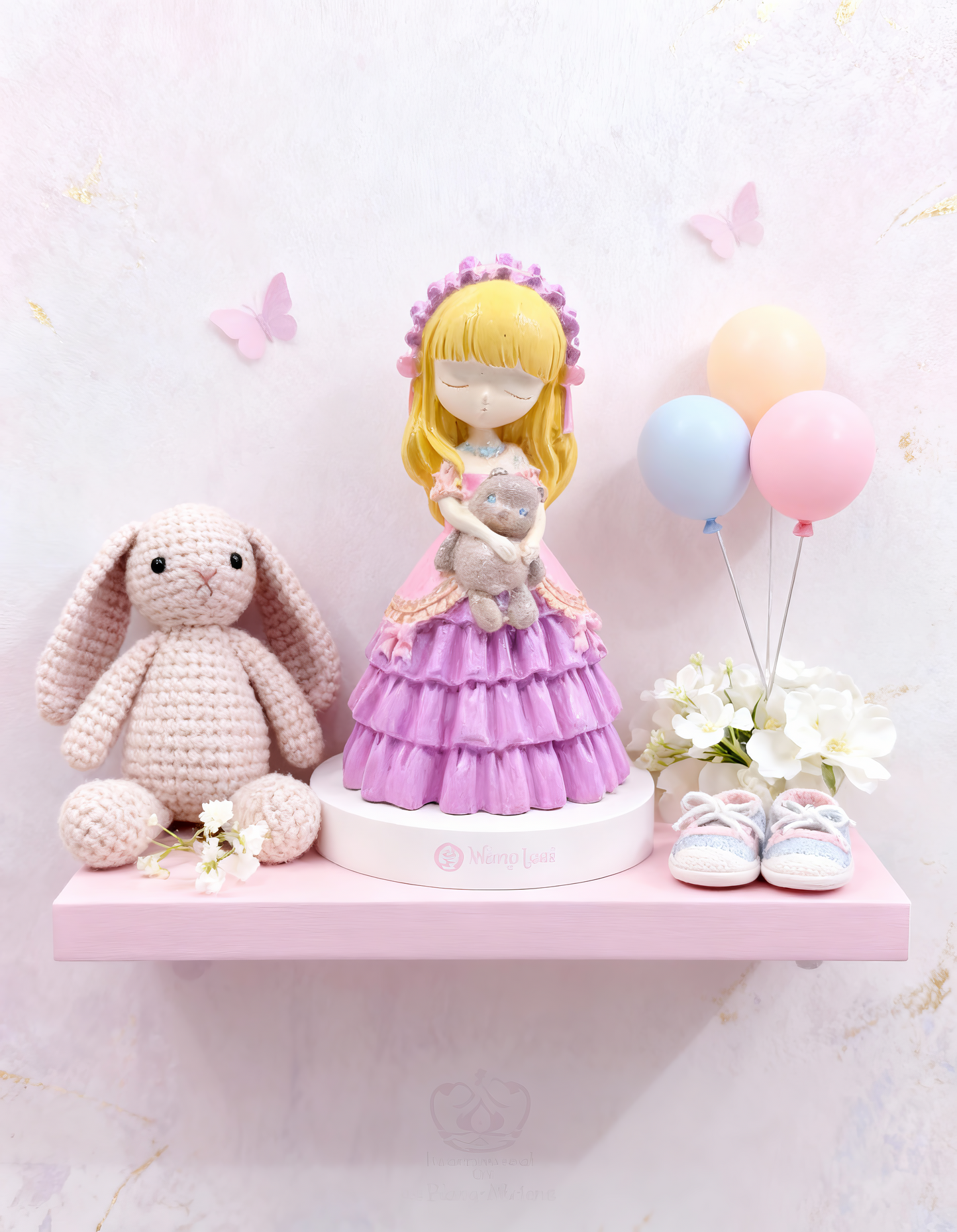 Mărturie fetiță cu ursuleț — Figurină decorativă ceramică pictată manual, cadou elegant pentru invitați