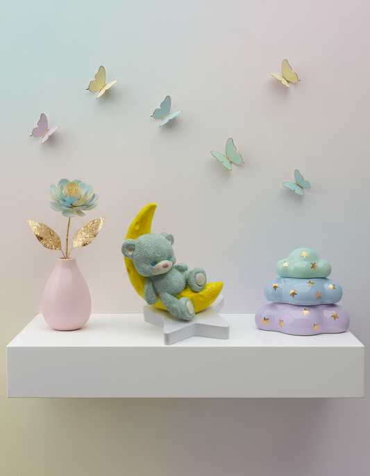 Ursuleț pe lună pastel - figurină ceramică handmade, cutiuță cadou inclusă