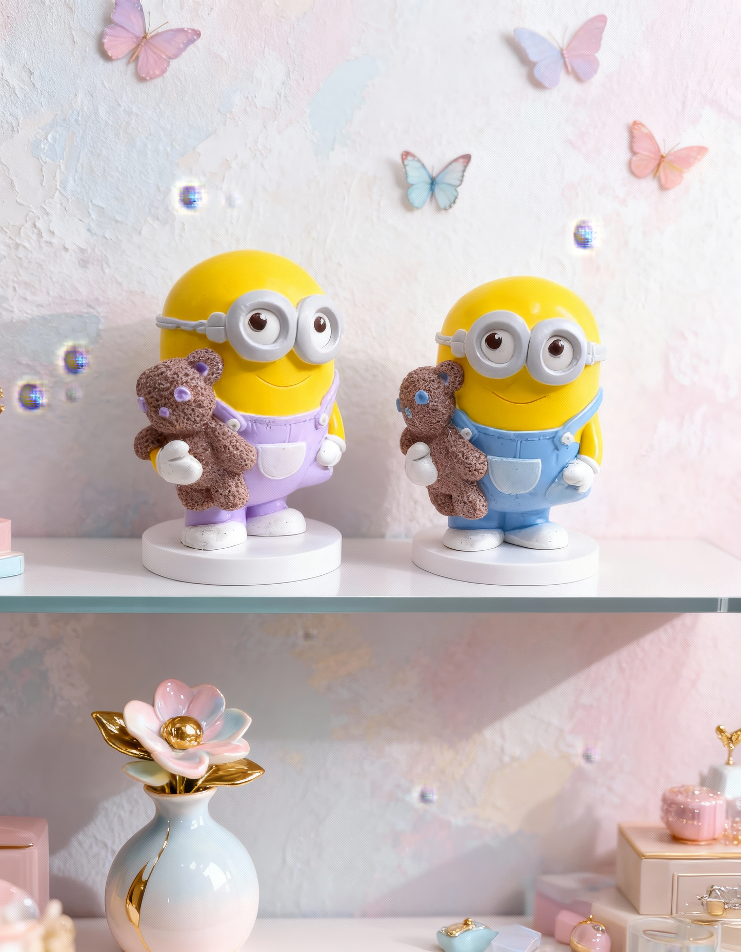 Figurină Minion cu ursuleț - ceramică handmade, cutiuță cadou inclusă