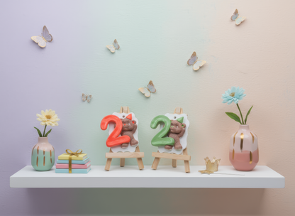 Ursuleț cu cifra 2 - magnet ceramic handmade, mărturie aniversară personalizată